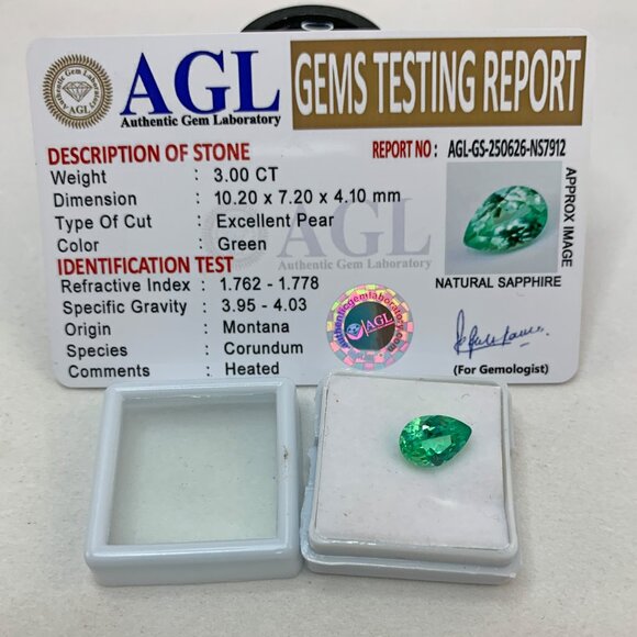 Elegant Green Teardrop Gemstone Pendant - Picture 2 of 13